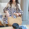 Koszulki damskie bawełniane kwiatowa koszula lalki letnia koreańska wersja luźnej koronkowej krawędzi splicing wspaniałomyślne topy wzorowe