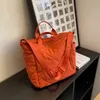 Bolsos de mano de gran capacidad para mujer, Bolsa lateral de hombro, comprador de algodón espacial a la moda, compras lindas para mujer, invierno 2023 240118