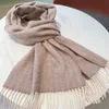 2024 Designer Cashmere Scarf Mulher H Twilly Scarf Designer de Luxe Cashmere Xale Luxo Moda Dupla Face Macia Manter Quente Longo Versátil Xale Cinza 10A 10A 180cm