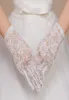 Vends nouveau style dentelle blanche doigt complet gants courts gants de mariée accessoires de robe de mariée shuoshuo65884092715