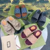 Complete verpakking Echt leer g Slippers Dezelfde stijl Designer 2024 Populaire familie Beste kwaliteit Zomer Nieuwe bloem Platte sandalen Mode Strand Dames Trendschoenen