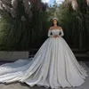 Роскошные винтажные свадебные платья с длинными рукавами из Саудовской Аравии Элегантные аппликации с открытыми плечами из бисера и жемчуга с длинным шлейфом Свадебные платья на заказ BC18179