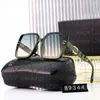 Solglasögon Topp Luxury Shades Lens Designer för kvinnors herrglasögon Senior Eyewear Man Woman Fashion Eyeglasses Frame Vintage Metal Sun