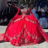 Czerwony na ramionach sukienka na studniowa sukienka balowa Kwiqua koronka Tull z Cape Princess sukienka Słodka 15 -letnia sukienka imprezowa