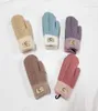 Nowe wysokiej jakości rękawiczki damskie Europejski projektant mody Warm Glove Drive Sports Mittens Mant Mitten są dostępne w wielu stylach3679827