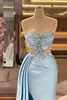 Charmante robe de soirée sirène bleu clair illusion haut cristaux plis chérie satin fendu fête occasion robes robe de bal porte BC18178