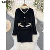 Casual Dresses 2024 Spring Black Velvet Long Dress Women Sexig V-ringning Hög midja Bodycon Party Vestido Female Slim Maxi Robe Fashion