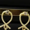 Davidzhang Perla de lujo Diamante de imitación vintage para mujer Pendientes de diseñador Stud Diamond Retro Lady Fashion Cuelga Pendientes chapados en oro Letra Ver Pendiente de estilos Dee