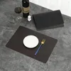 Bord mattor faux läder placemat elegant ljus lyxiga placemats pvc för värmeisolering enkel snygg inredning