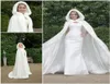 Capes de mariage d'hiver à capuche avec garniture en fausse fourrure longue pour vestes de mariée à la mode accessoires de mariée sur mesure The1029393