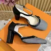 Vintage Slingbacks Bombas De Salto Alto Sandálias Famoso Designer Mulheres Chunky Heel 2024 Primavera Verão Square Toe Sapatos De Luxo Denim Couro Top Espelho Qualidade Qualidade