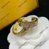 Orecchini di gioielli di marca di moda Finns Nuova lettera Orecchini con diamanti pieni Temperamento Orecchini a forma di C versatili e generosi di alto livello