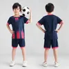 Jerseys Childrens Football T-shirt garçons Girls Soccer Jersey Définit les kits de football étudiants diy doute enfants