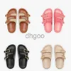 Designer sandaler män kvinnor äkta läder sandal mocka tofflor tjock botten sommar flip flops platt skor mode strand kvinnor och män f brev drag 35-44