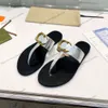 Eleganti sandali da donna, slip on di alta qualità con design classico infradito piatto, disponibili nelle taglie UE 35-42