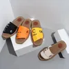 2024 designer sandaler för lady tofflor sommarstrand berömda kvinnor sandal randig kausal flip flops platt glid bomullssläpp band sandaler
