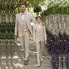 Trajes De Hombre Blazers Trajes De Hombre De Moda Color Sólido Beige Solapa De Muesca Un Solo Pecho Longitud Regular Plana Boda Chaqueta De 3 Piezas Pantalones Chaleco Slim Fit