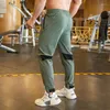 Herrbyxor 2024 Summer Thin Style Ice Silk Fabric Motion Byxor Man Solid Colic Elastic Midjan Snabbtorkning Löst bodybuilding Sweatpants