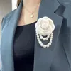 Broscher vintage kamelia blommor tyg smycken skjorta krage stift tillbehör mode kvinnors pärla tassel brosch lapel stift