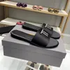 Slipper Luxe sandalen damesschoenen hak slipper muilezel Open teen en gesp Verfraaid satijn lederen muilezels zomer pop bruiloft Metalen sandaal