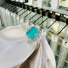 Anelli a grappolo Alla moda e di lusso 8 10mm Blu Verde con cotone Smeraldo Anello femmina in argento 925 con gemma simulata
