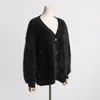 Kvinnors stickor Black Mink Velvet V-ringning stickad tröja kappa Kvinnor Löst montering Slim Cardigan Jacket Spring 2024 Classic Vintage