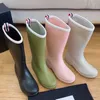 Nouvelles bottes de mode chaussures de créateurs haut de gamme bottes de pluie antidérapantes en plein air chaussures en caoutchouc mi-longues pour femmes chaussures de gelée de bonbons bottes de moto chaudes bottes martin chaussures d'intérieur