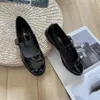 Sapatos femininos de couro envernizado Mary Jane Flat All-match Leather Metal Buckle Color Shoes