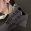女性ファッションブランドブラックスタッドトライアングルロングタッセルチェーンダングルドロップドロップ耳スタッドレディデザイナージュエリーギフト用の切手イヤードロップイヤリング