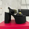 Kadınlar Kalın Tumlu Yüksek Topuklu Sandalet Orijinal Deri Su Geçirmez Platform Pompa Ayakkabı Ayakkabı Metal Zincir Partisi Banquet Elbise Ayakkabı Lüks Tasarımcı Sandalet
