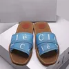 2024 Nuovo Designer Slifor Sliders Slides Sandals Mule piatto legnoso La firma Maisons Odorna la Sole Sole Easy Slip-On Design rende questo piatto un'essentia estiva