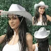 Boinas Sombrero de copa de ala ancha blanca para vaquero con flecos de diamantes de imitación y parte con cordón ajustable