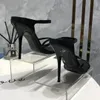 Sandali con tacco alto laccati dal design di lusso alla moda da donna con un'altezza del tacco di 10 cm