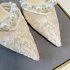 Festa de casamento nupcial Aurelie Sandálias Sapatos Mulheres Bombas de bico fino com enfeite de pérola branco preto renda festa de casamento salto alto EU35-43 com caixa