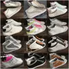 Italia Marca Golden Goosed Sneakers Luxury Top Sneakers 2023 Scarpe da donna High Mid Star Italia Moda Goses Slides Uomo Paillettes Classico Bianco Doold D wYOl rY FD9X