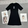 豪華なデザイナードレスレディースの豪華なデザイナー夏の新しいレター印刷スリムフィットラウンドネックショートスリーブニットドレス包まれたヒップ女性EWT0