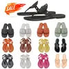 Designer tofflor kvinnor läder sandal glider tofflor vit svart patent gul rosa silver flip flops damer strandskor