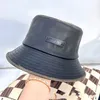 디자이너 여성의 버킷 모자 선별 모자 남자의 클래식 기질 휴가 다목적 태양 예방 가죽 모자 디자인 패션 커플 여행 모자