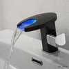 Rubinetti per lavabo da bagno Cascata a LED Rubinetto per lavabo da bagno in ottone Miscelatore caldo freddo Miscelatore per lavabo con gru Cambia colore nero Alimentato dal flusso d'acqua