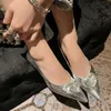 프랑스어 포인트 라인 스톤 복숭아 심장 하이힐 힌슬링 2023 년 가을 여성을위한 단일 신발, 새로운 드레스 디자인, 유럽 작은 가죽 240220