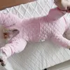 犬のアパレルペットジャンプスーツ温かい綿の子犬服厚いフリースの並んでいるハイネックパジャマは、小さな犬のコートのために腹のオーバーオールを保護します