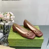 2,5 / 7,5 cm Bomba feminina de salto médio Marrom Designer Slingbacks Bombas de salto bloco Slide em mocassins Sapatos de marca famosa de luxo Dedo do pé quadrado Hardware clássico Sapatos sociais de escritório