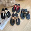 Mode Mo Schino Pantoufle Tongs Sandale Femme String Métal Designer Chaussures Casual Top Qualité Mules Noir Blanc Slide Sliders D'été Talon Plat Sandales De Designer