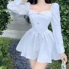 Vestido branco manga comprida gola quadrada corte A com cintura fina S M L