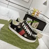 Luxury 2024 Designer Shoes Mens Womens Cartoons Casual Shoe Genuine Leather Snake Embroidery Stripes Classic Men Sneakers