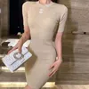 Robes de créateurs de luxe Designer de luxe pour femmes été nouvelle lettre impression Slim Fit col rond à manches courtes robe tricotée enveloppée hanche femmes EWT0