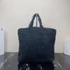 Tote Weave Straw Bags Bayan Adam Haftalık Plajı Pochette Moda Çanta Tasarımcı Omuz Çantası Lüks Crossbody Travel Alışveriş Yapıcı Tote Debriyaj El Çantası
