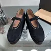 2024 Lady Sheepskin Suede Leather Sexy Ladies Flat klackar Sandaler skor Piller Round Toe Hearts Hitets Buckle Summer Ballet Shoes Catwalk Slip-On Size 34-43