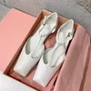 Miui NIEUW 2024 Vroege lente vierkant beste kwaliteit hoofd Mary Jane Sandals schapenvacht binnenhielhoogte 3 cm vrouwen sandalen luxe ontwerp