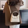 Version coréenne Sac à main de niche pour femmes 2023 Nouveau sac à chaîne de perles, sac à bandoulière à bandoulière unique à la mode et haut de gamme 75% de ventes directes d'usine